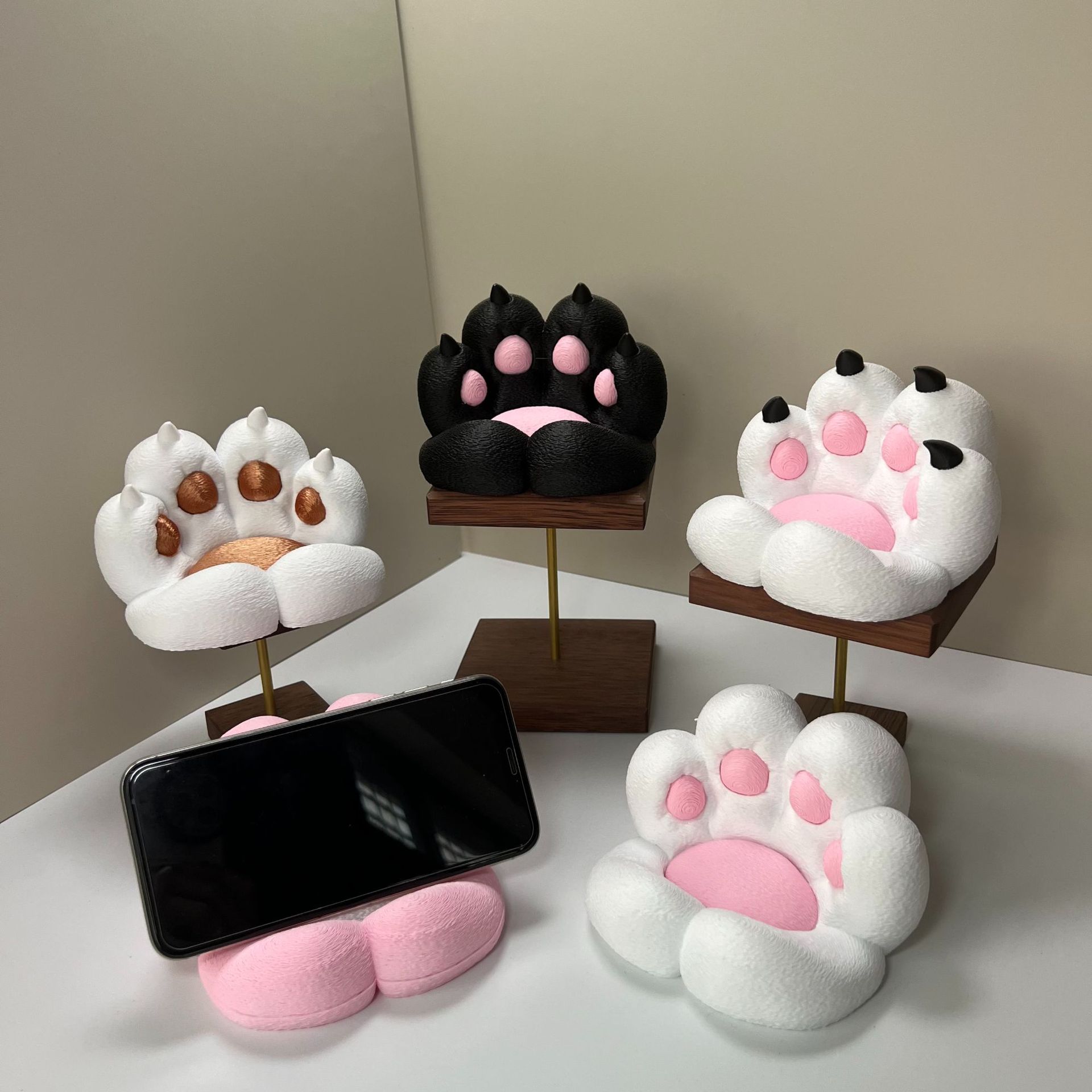 Tables - Ornamen meja berbentuk cakar kucing yang